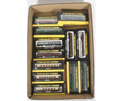 N gauge model railways, Grafar Graham Farish by Bachmann, passenger rolling stock coaches to include 374115 mk1 Restaurant Ca