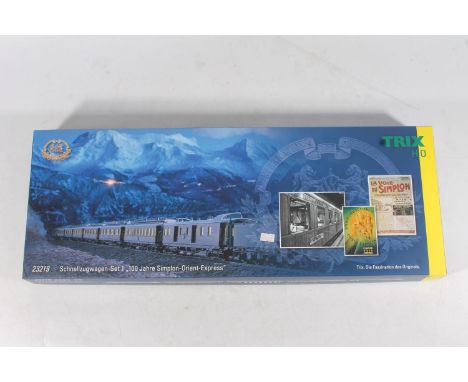 HO gauge model railways, Trix 23219 Express Train Passenger set 'Schnellzugwagen Set 1 100 Jahre Simplon Orient Express', by 
