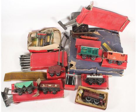 O gauge model railways to include Hornby No 101 Tank passenger train set boxed, clockwork No.501 locomotive (Reversing), boxe