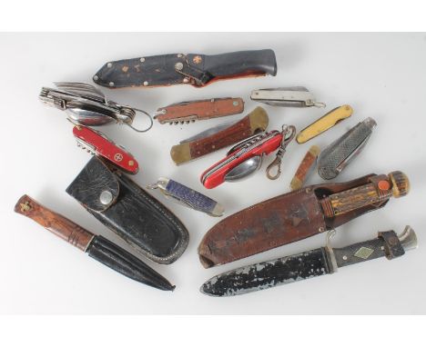 Boy Scouts and Girl Guides interest, a group of multi tools and knives to include a Boy Scouts knife with Solingen blade, Boy
