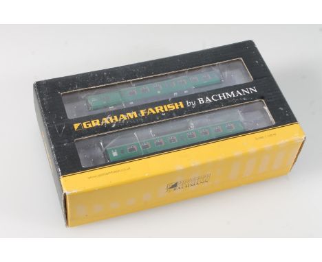 N gauge model railways, Grafar Graham Farish by Bachmann, 372675 4CEP Four Car EMU 7105 SR Multiple Unit Green set, 6 DCC, Bl