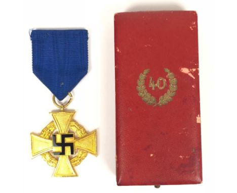 German Third Reich cased Faithful Service Decoration 1st Class for 40 years by Deschler &amp; SÃ¶hne, MÃ¼nchen.  A fine gilt 