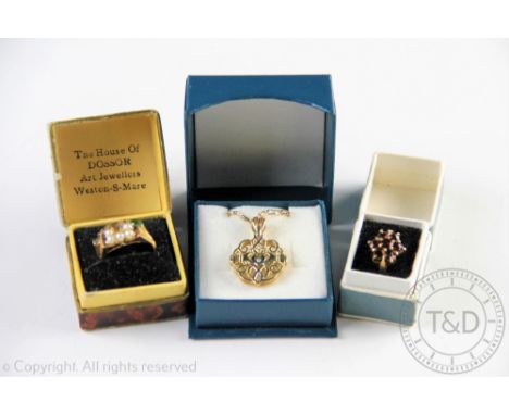 A 9ct yellow gold 'Claddagh' pendant, with central diamond set heart, and attached fine 9ct gold chain, gross weight 5.7gms, 