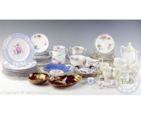 A selection of collectable ceramics to include a set of eight Spode Copeland China Maritime Rose plates, each 21cm diameter a