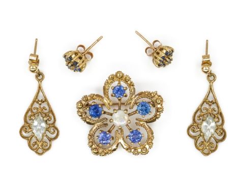 A 9CT GOLD, OPAL AND SAPPHIRE PENDANT BROOCH AND TWO PAIRS OF GOLD AND GEM SET EARRINGS (3)The pendant brooch in a cinquefoil