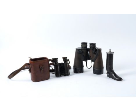 A PAIR OF WW1 ROSS, LONDON BINOCULARS (4)20th Century The leather covered x8 No. 2352 binoculars inscribed 'W. SImE 1st LowD 