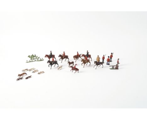 A COLLECTION OF LEAD FIGURES AND ANIMALS (QTY)20th Century To include hunting figures, horses, hunting dogs and fox, army fig