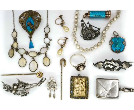 A GROUP OF FIFTEEN ITEMS OF MOSTLY JEWELLERY (15)See below for full listingComprising; an opal necklace (one opal missing), a