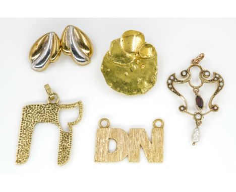 FIVE ITEMS OF GOLD JEWELLERY (5)Comprising; a pendant designed as a Hebrew letter, unmarked, a garnet and seed pearl pendant 