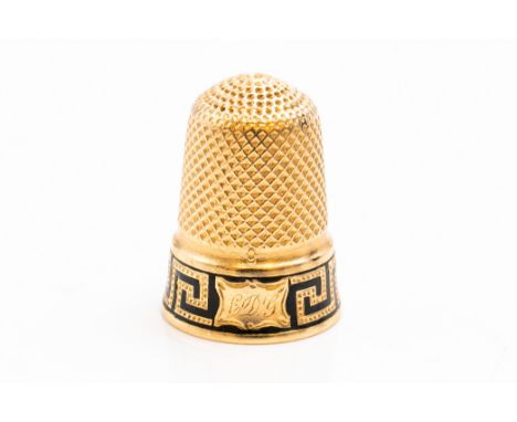 A GOLD AND BLACK ENAMELLED THIMBLEThe band with black enamelled Greek key pattern decoration, initial engraved and detailed 1