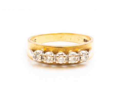 AN 18CT GOLD AND DIAMOND FIVE STONE RINGClaw set with a row of circular cut diamonds, ring size L, gross weight 4.1 gms