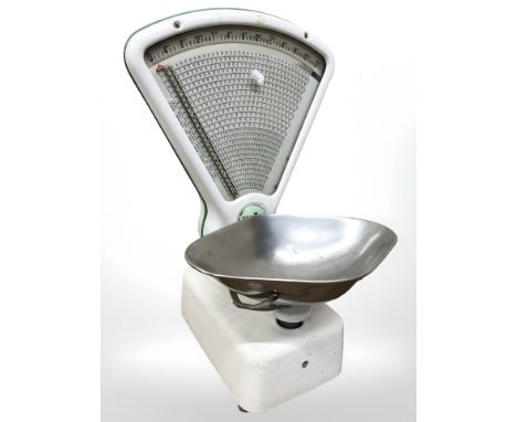 A set of Avery enamelled grocer's scales, height 60 cm