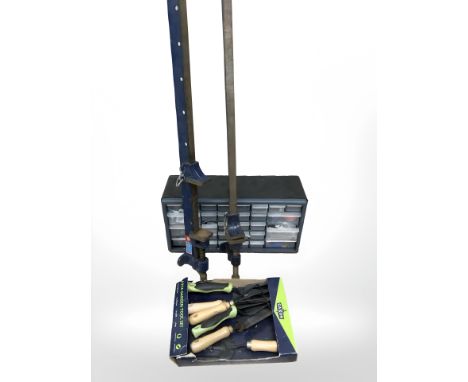 A multi drawer hard ware chest and contents, small group of garden hand tools and two Rolsen vice 