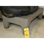 DUNNAGE PLASTIC STANDS