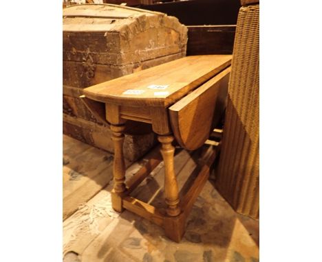 Oak occasional dropleaf table and a Lloyd Loom linen basket