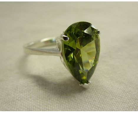 Silver peridot ring