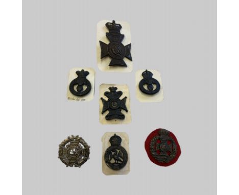 6 Rifle Brigade Cap Badges, Plus 1 Helmet Plate. All lugs in tact. Good Condition. Royal Rifle Corp, The Kings 60th (Victoria