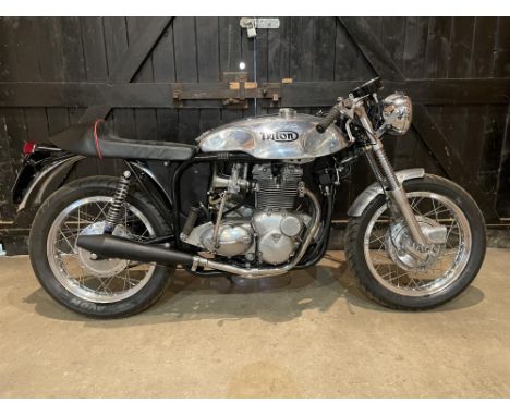 Trident-powered Triton built by Dave Degens, the 'Father of Café Racers'.Built early 1990s by Dave Degens at Dresda Autos750c