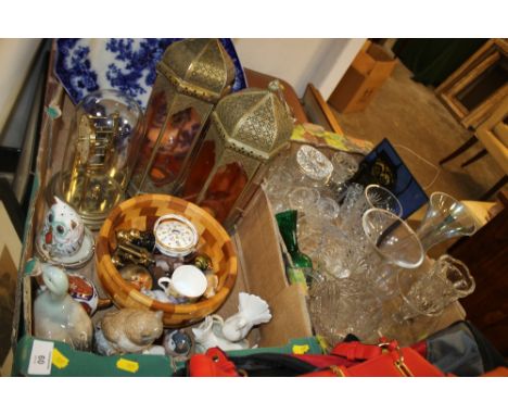 A TRAY OF ASSORTED GLASSWARE TO INCLUDE CUT GLASS, TOGETHER WITH A TRAY OF ASSORTED ITEMS INCLUDING MODERN CANDLE HOLDERS, AN
