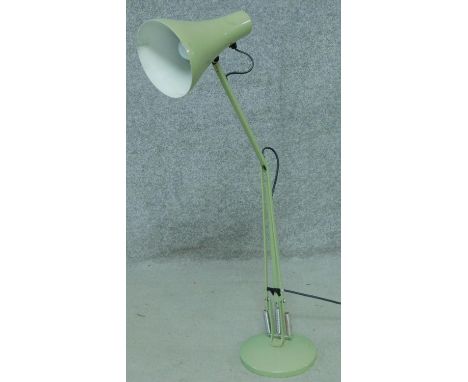 A vintage style adjustable anglepoise desk lamp. H.89cm 