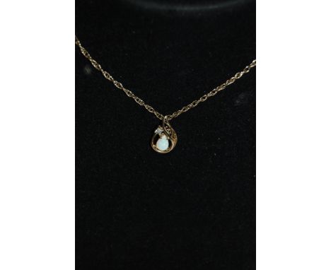 MODERN 9CT YELLOW GOLD PENDANT SET WITH 1 OVAL OPAL STONE & 1 SMALL DIAMOND ON A FINE 9CT YELLOW GOLD CHAIN, GROSS WEIGHT 3.1