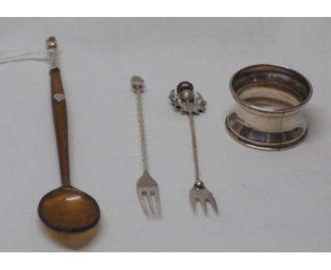 2 SILVER PICKLE FORKS SURMOUNTED WITH THISTLES, 1 SILVER NAPKIN RING, 1 SCOTTISH HORN WITH SILVER THISTLE MOUNT, TOGETHER WIT