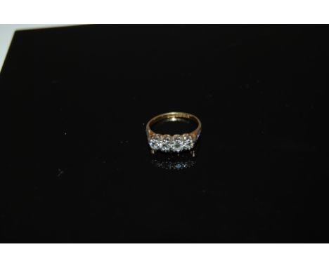 18CT YELLOW GOLD LADIES 4 STONE DIAMOND RING, DIAMOND SIZES APPROXIMATELY 2 X 4MM DIAMETER & 2 X 3MM DIAMETER RING SIZE I.