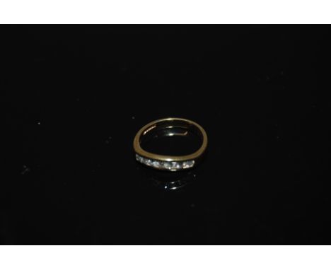 18CT YELLOW GOLD LADIES CURVED ETERNITY STYLE 7 STONE DIAMOND RING.