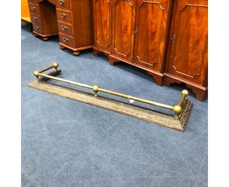 EARLY 20TH CENTURY BRASS AND CAST IRON FIRE FENDER