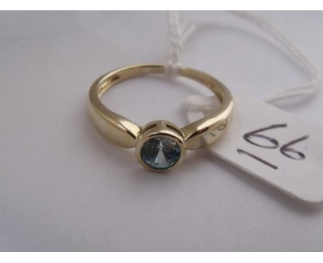 9ct single stone blue topaz ring approx size  N   