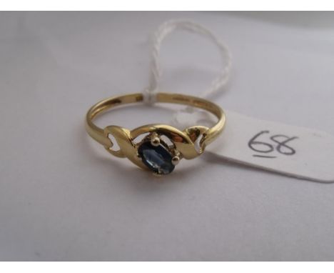 9ct single stone sapphire ring approx size P    