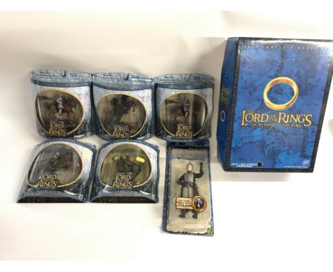 Collection of various lord of the rings figures. Boxed. No reserve.