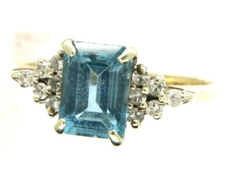 9ct gold aquamarine and diamond set cocktail ring, size J/K, 1.9g. P&amp;P Group 1 (£14+VAT for the first lot and £1+VAT for 