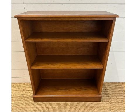 A wooden two shelf free standing bookcase (H92cm)