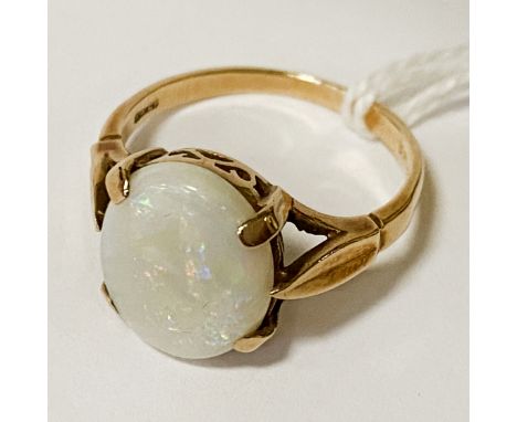 9 CARAT GOLD &amp; OPAL RING SIZE L