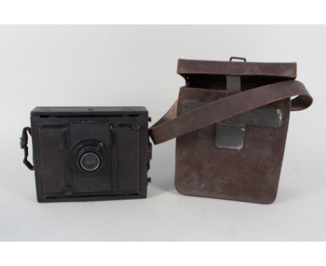 A Mackenzie Wishart Glasgow plate camera with Goerz lens in leather case