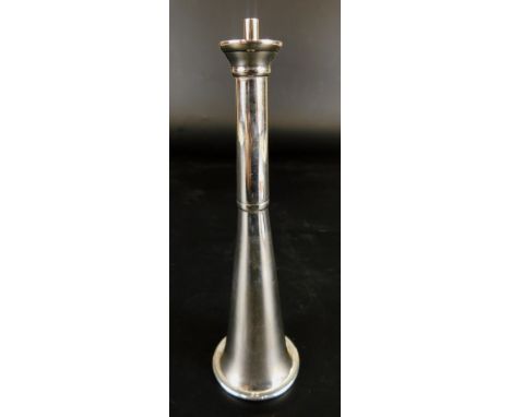 An Edwardian silver table lighter, modelled in the form of a hunting horn, London 1901, 3½ozs, 16cm high