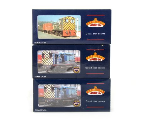 Bachmann OO gauge model railway locomotives; three to include (x2) 32-101A 08 diesel shunter D3586 BR green with wasp stripes