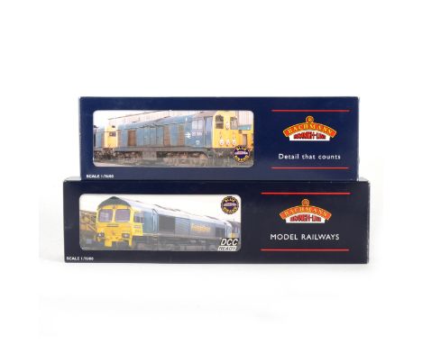 Bachmann OO gauge model railway locomotives; two diesel engines including 32-726 class 66 no.66610 green 'Freightliner', DCC 