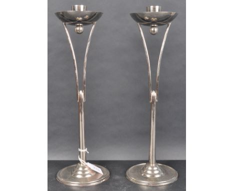 A pair of 20th Century Art Deco influenced modernist chrome candlesticks / candle holders. Comprises a dish shaped drip tray 