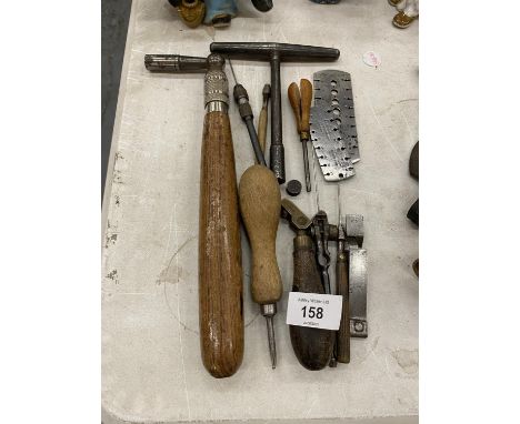 A COLLECTION OF VINTAGE PIANO TUNING TOOLS 