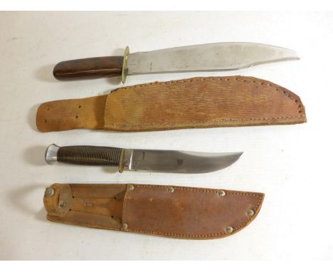 TWO HUNTING KNIVES AND SCABBARDS, 13 AND 21CM BLADES 