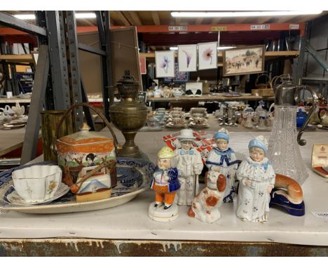 A MIXED LOT OF CERAMICS TO INCLUDE CONTINENTAL FIGURES, ORIENTAL POT, BRASS OIL LAMP ETC 