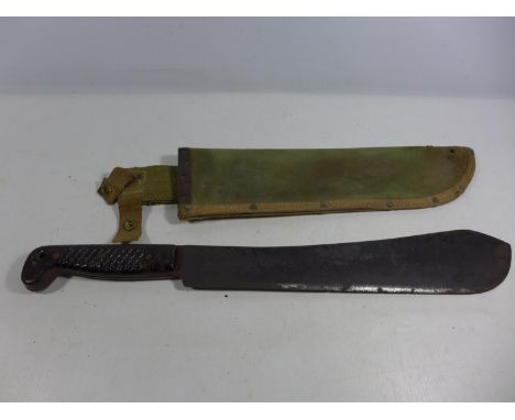 A MID 20TH CENTURY MILITARY MACHETTE AND SCABBARD, 37CM BLADE 