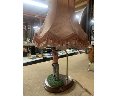 A LEONARDO GOLFER TABLE LAMP 