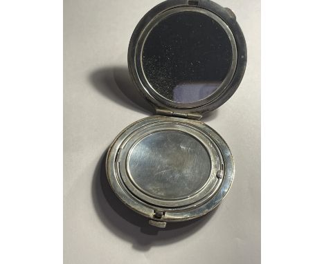 A HALLMARKED BIRMINGHAM SILVER COMPACT WITH MIRROR 