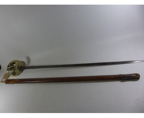 A GEORGE V 1895/97 PATTERN INFANTRY OFFICERS SWORD AND LEATHER SCABBARD, 82CM BLADE 