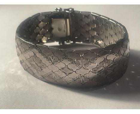 A SILVER FOLDING BANGLE 