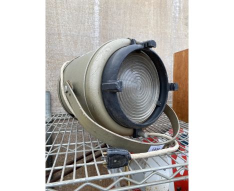 A LARGE INDUSTRIAL VINTAGE THEATRE LAMP 