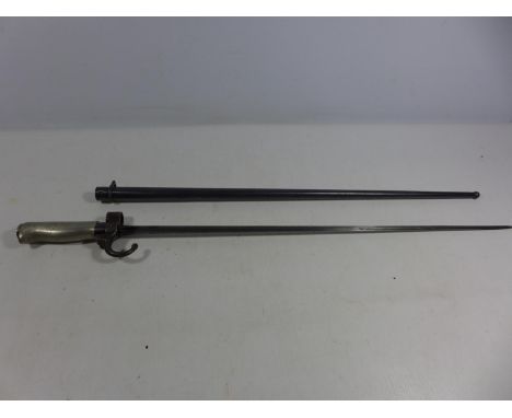 A FRENCH LEBEL BAYONET AND SCABBARD, 51.5CM BLADE 